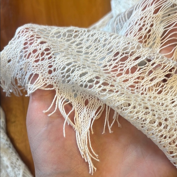 Elegant Lace Women Scarf in Cream - Picture 3 of 3